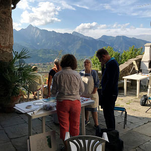 Painting workshop in Terenzano with the Alpi Apuane mountains in the background